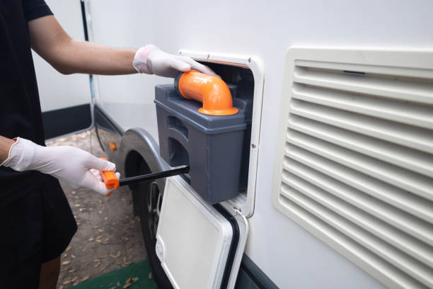 Porta potty delivery and setup in Town And Country, MO